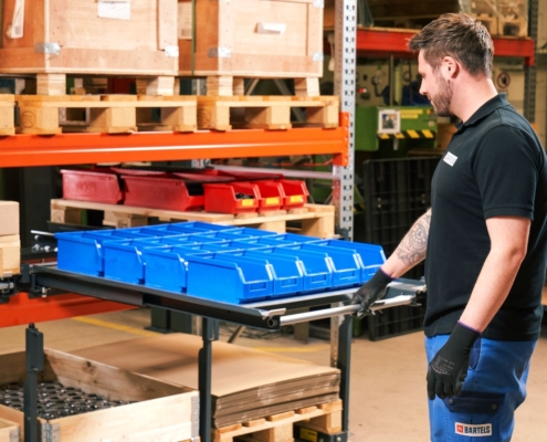 palettenauszug-einseitiger-auszug-traglast-300-1000-kg-laengseinlagerung-01