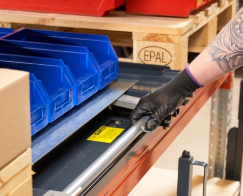 palettenauszug-einseitiger-auszug-traglast-300-1000-kg-laengseinlagerung-02